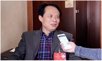 耿福能在涼山州布拖縣樂安鄉(xiāng)火燈村調(diào)研指導附子種植